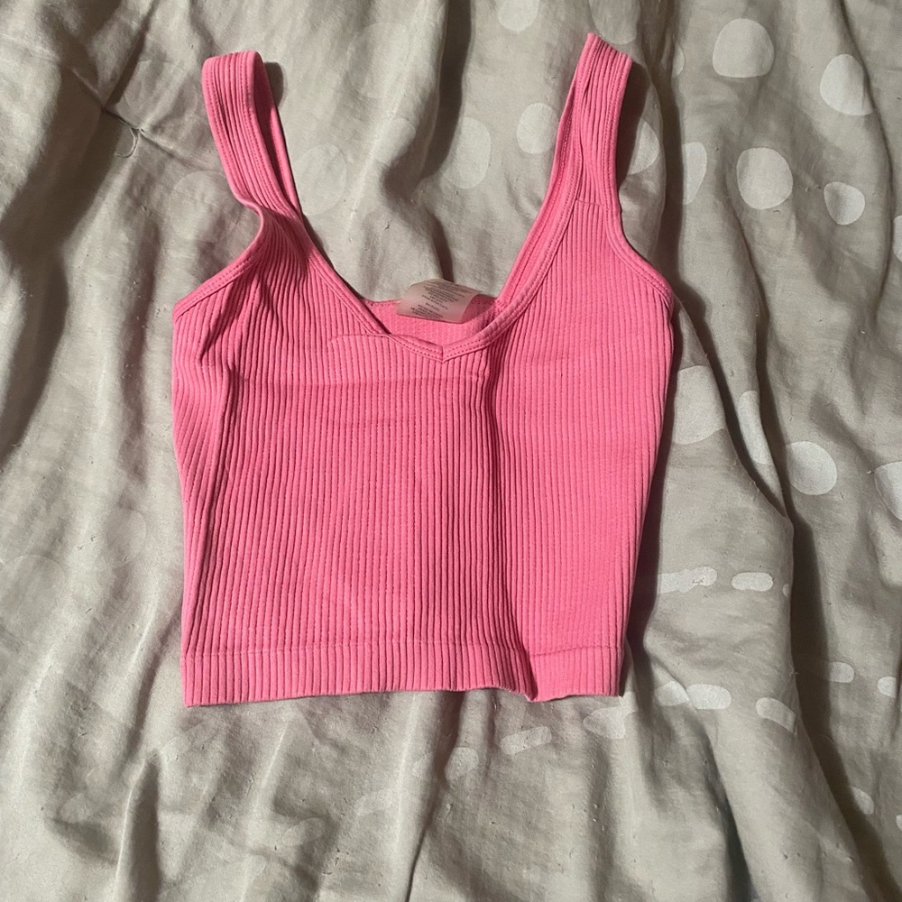 Chic Pink Ribbed Crop Top